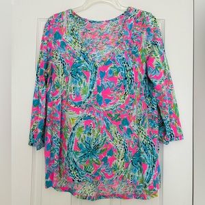 Lily Pulitzer V-neck Etta 3/4 sleeve, medium. Snap back alligator crocodile top